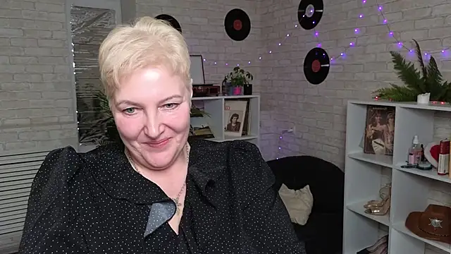 Snapshot of Sandra_Snow chatting on December 23, 2024, 9:29 pm Sandra Snow online show from December 23, 2024, 9:29 pm