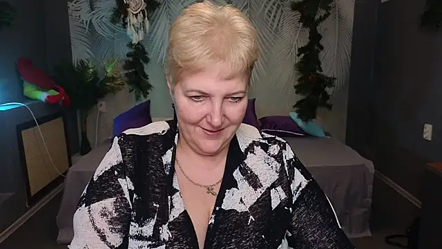 Snapshot of Sandra_Snow chatting on January 9, 2025, 8:33 pm Sandra Snow online show from January 9, 2025, 8:33 pm