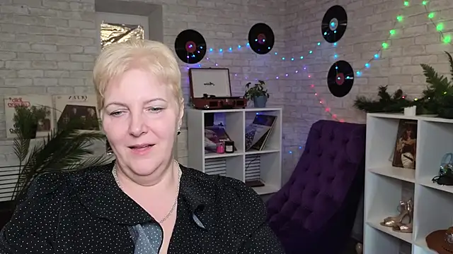 Snapshot of Sandra_Snow chatting on January 22, 2025, 8:49 pm Sandra Snow online show from January 22, 2025, 8:49 pm