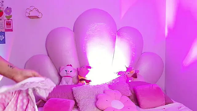 zoewillian online show from September 19, 2025, 9:37 pm