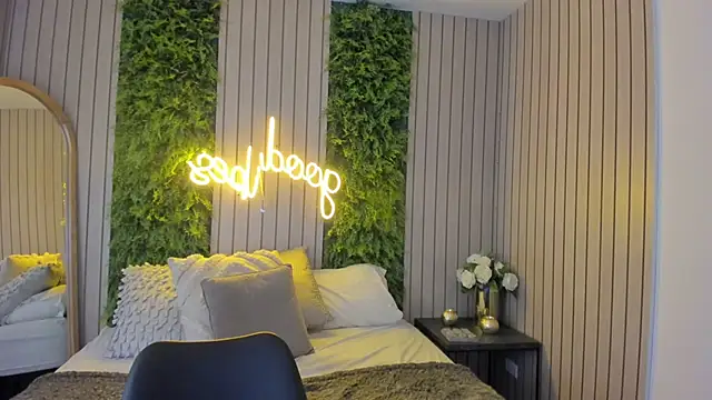 StefaBrown online show from January 14, 2025, 6:28 pm