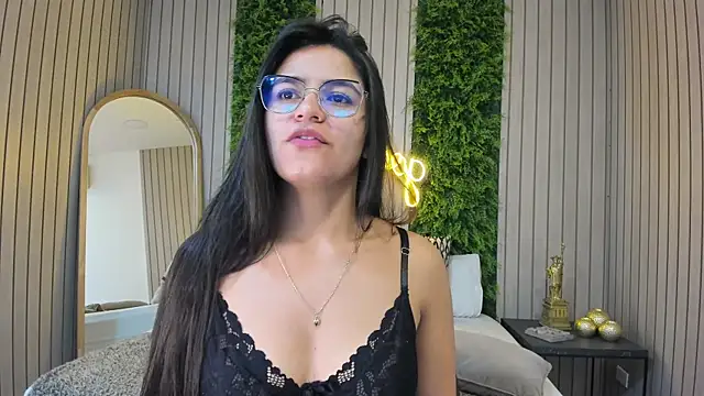 StefaBrown online show from February 8, 2025, 11:33 am