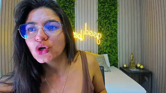 StefaBrown online show from March 19, 2025, 1:29 pm