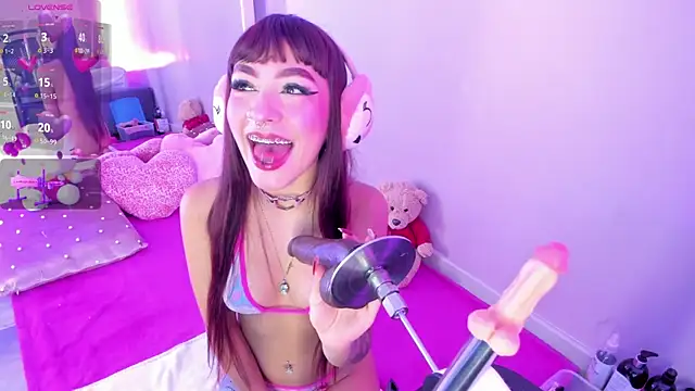 candy  monroe online show from April 4, 2026, 4:04 pm