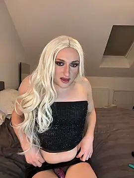 littlebambi26 online show from May 13, 2026, 9:11 pm
