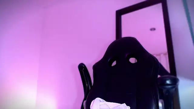 Junihn0 online show from September 28, 2025, 9:53 pm