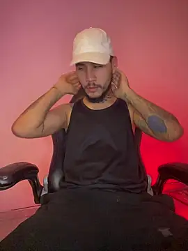 Junihn0 online show from November 14, 2025, 9:13 pm