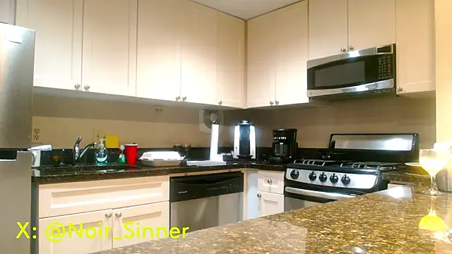 sinnernoir online show from February 22, 2026, 4:02 am