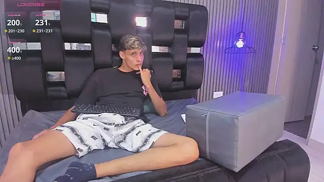 Alex Strip  online show from December 15, 2024, 6:18 am