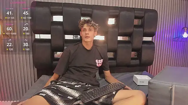 Alex Strip  online show from January 9, 2025, 5:02 am