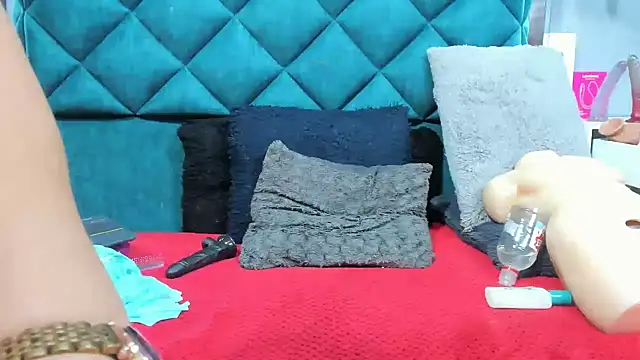 Snapshot of PENELOPELEWISs chatting on September 28, 2025, 8:42 am PENELOPELEWISs online show from September 28, 2025, 8:42 am