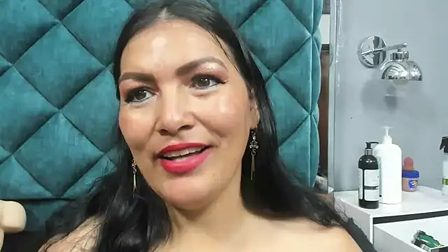 Snapshot of PENELOPELEWISs chatting on March 26, 2026, 7:47 am PENELOPELEWISs online show from March 26, 2026, 7:47 am