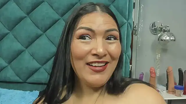 Snapshot of PENELOPELEWISs chatting on April 10, 2026, 12:16 am PENELOPELEWISs online show from April 10, 2026, 12:16 am