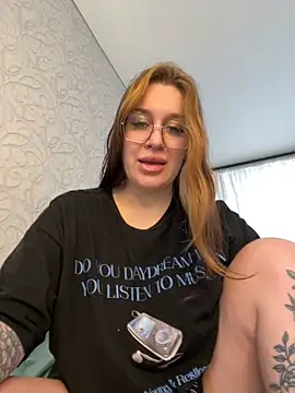 VikiDemi online show from September 25, 2025, 6:39 am