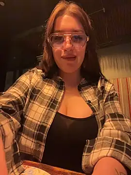 VikiDemi online show from February 9, 2026, 3:16 pm