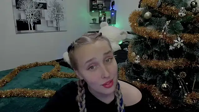 LinaTruly online show from December 14, 2024, 11:12 pm