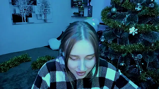 LinaTruly online show from December 21, 2024, 8:10 pm