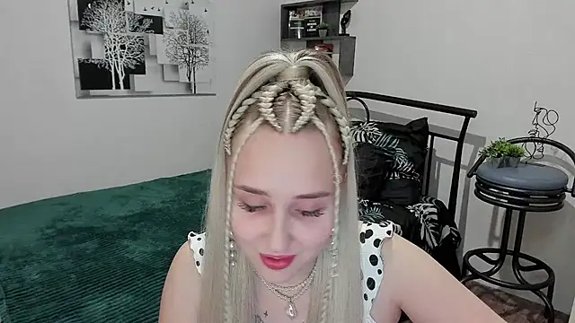 LinaTruly online show from February 19, 2025, 8:31 pm