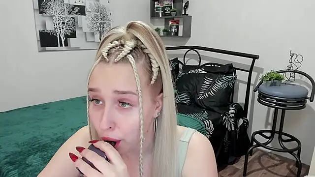 LinaTruly online show from February 26, 2025, 8:54 pm