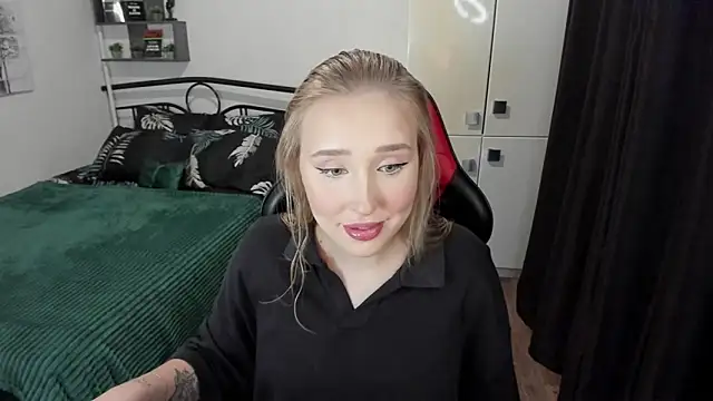 LinaTruly online show from September 22, 2025, 9:50 pm