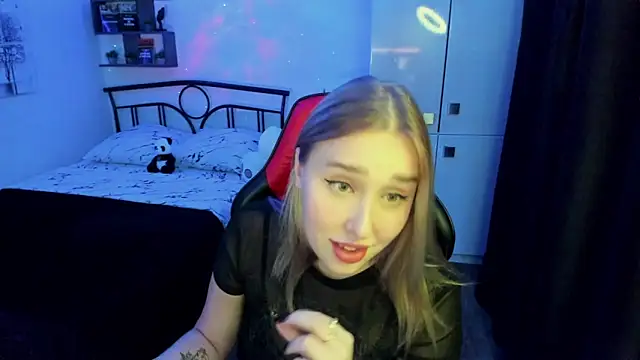 LinaTruly online show from October 16, 2025, 9:38 pm