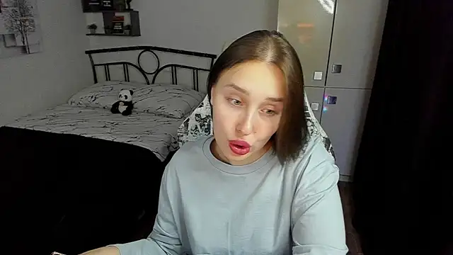 LinaTruly online show from November 26, 2025, 10:00 pm