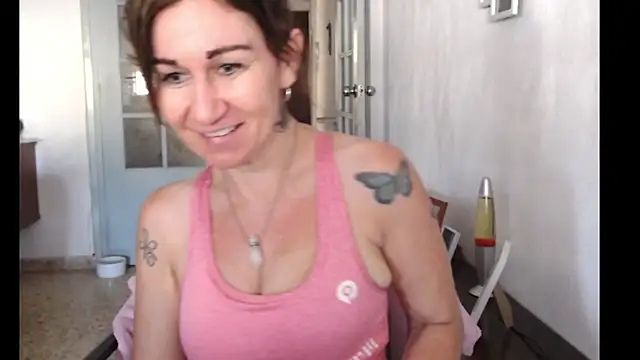 Snapshot of TamaraSweetxo chatting on May 20, 2026, 3:40 pm TamaraSweetxo online show from May 20, 2026, 3:40 pm