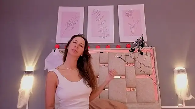 jolie lov online show from October 1, 2025, 1:06 pm