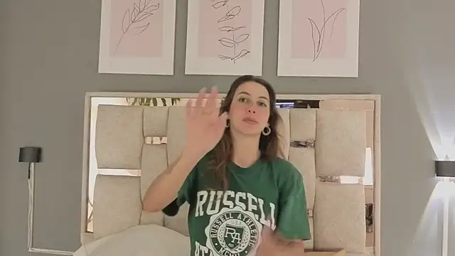 jolie lov online show from November 1, 2025, 1:35 pm