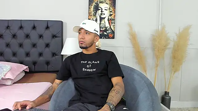 Robin Rief online show from February 2, 2025, 3:32 am