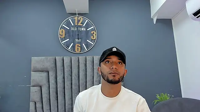 Robin Rief online show from April 7, 2026, 7:36 pm