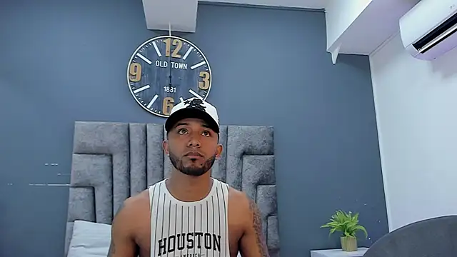 Robin Rief online show from April 13, 2026, 9:09 pm