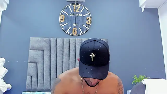 Snapshot of Robin_Rief chatting on May 10, 2026, 8:36 pm Robin Rief online show from May 10, 2026, 8:36 pm