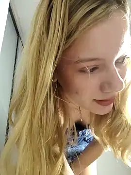 NicoleCut online show from January 22, 2025, 11:01 am