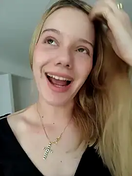 NicoleCut online show from February 3, 2025, 2:34 pm