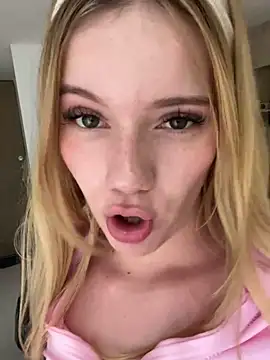 NicoleCut online show from February 18, 2025, 5:10 pm