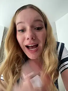 NicoleCut online show from February 23, 2025, 5:07 pm