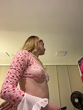 NicoleCut online show from September 12, 2025, 10:37 am