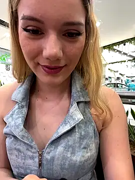 NicoleCut online show from October 1, 2025, 8:04 pm