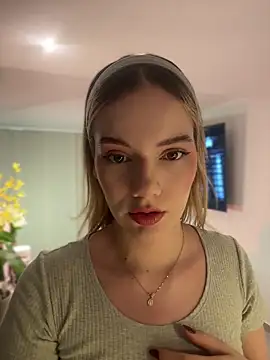 NicoleCut online show from March 25, 2026, 9:59 am