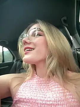 Snapshot of NicoleCut chatting on May 9, 2026, 9:20 pm NicoleCut online show from May 9, 2026, 9:20 pm