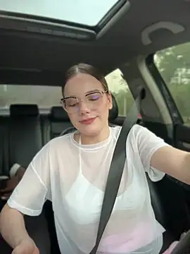 Snapshot of NicoleCut chatting on June 3, 2026, 10:37 pm NicoleCut online show from June 3, 2026, 10:37 pm