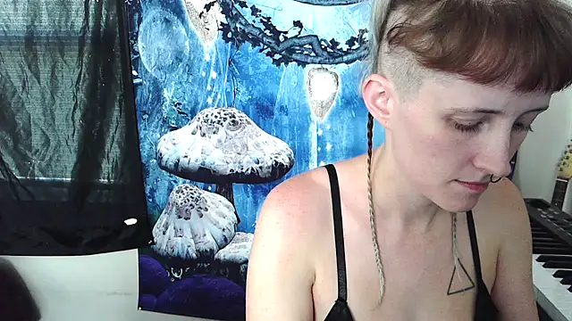  hellostormy  online show from October 14, 2025, 4:19 pm