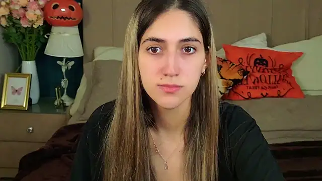 Teresa Stane online show from November 4, 2025, 5:28 am