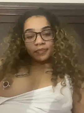 Snapshot of 1prettygem chatting on December 22, 2024, 3:11 am 1prettygem online show from December 22, 2024, 3:11 am