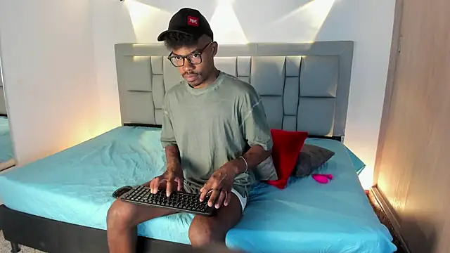 JEFFREY COTTOM online show from January 24, 2025, 7:07 pm