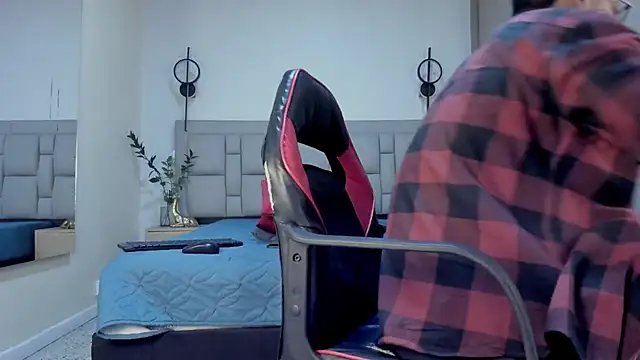 JEFFREY COTTOM online show from December 1, 2025, 3:28 pm