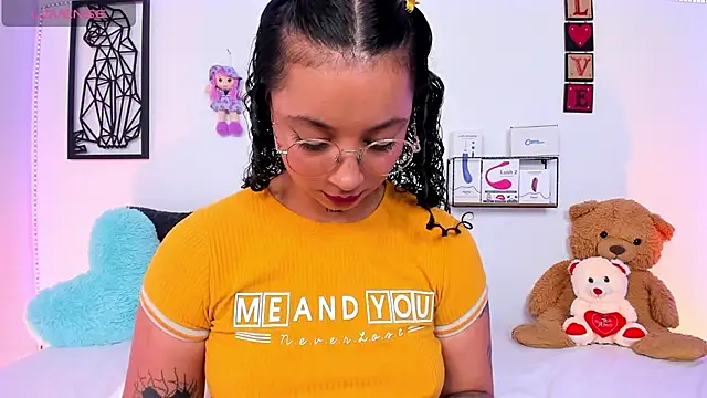 Snapshot of Mari_Sweett chatting on January 18, 2025, 4:10 pm Mari Sweett online show from January 18, 2025, 4:10 pm