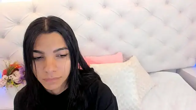 anchela-garcia1 online show from February 19, 2025, 12:11 pm