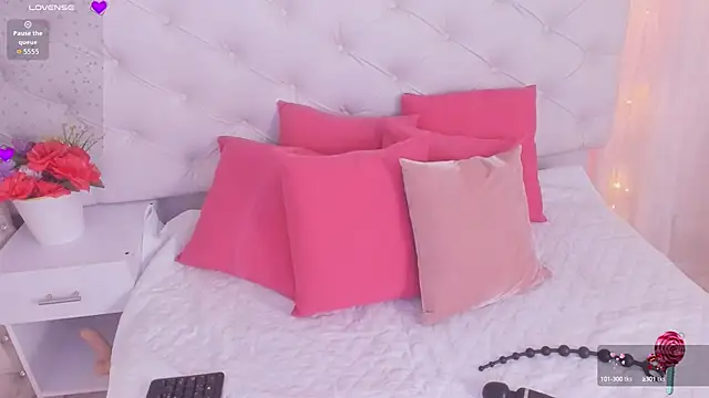 anchela-garcia1 online show from September 18, 2025, 12:18 pm